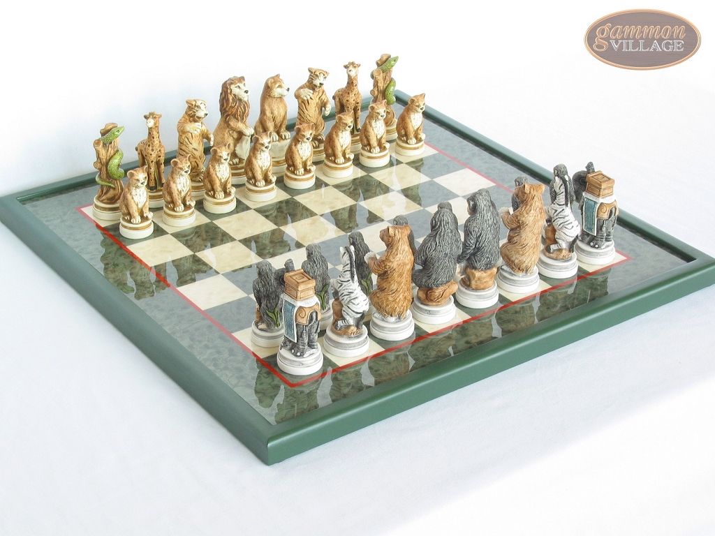 Jungle Life Chessmen with Italian Lacquered Chess Board [Green ...